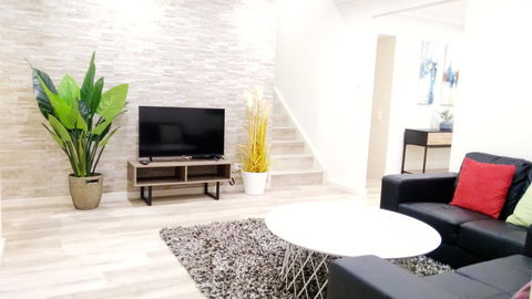 Modern 4-Bedroom House On Cunningham Near Singleton CBD Hunter Valley - Accommodation Port Hedland 0
