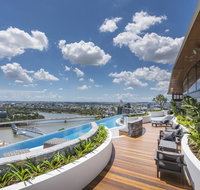 Modern Apartment in South Brisbane Infinity Pool - Accommodation Port Hedland