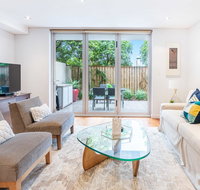 Modern apartment with large courtyard and short walk to Bondi Beach - Accommodation Port Hedland