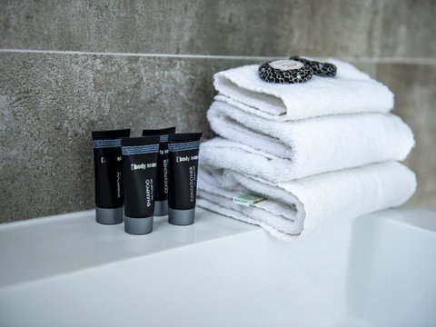 Modern Contemporary Southport Apartment - Accommodation Port Hedland 3