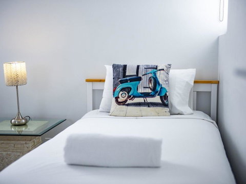 Modern Contemporary Southport Apartment - Accommodation Port Hedland 1