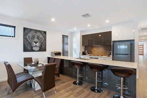 Modern Luxury At Christies Beach - Accommodation Port Hedland 1