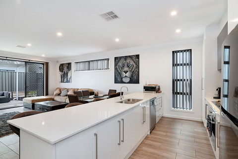 Modern Luxury At Christies Beach - Accommodation Port Hedland 0