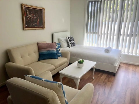Modern Unit Near To Surfers Paradise - Accommodation Port Hedland 1