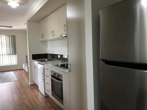 Modern Unit Near To Surfers Paradise - Accommodation Port Hedland 3