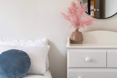 Moonah House-10 Mins To CBD & MONA, 4BR, 2 BATH, Great View, Park 3 Cars, Sleep 11, King Bed, En-suite - Accommodation Port Hedland 1