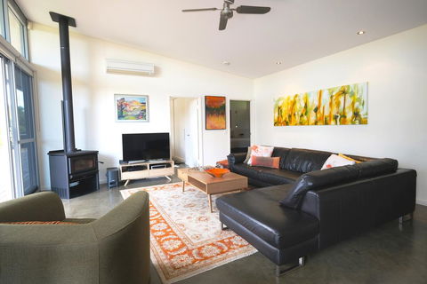 Moriarty Studio - Chic Couples Retreat - Accommodation Port Hedland 3