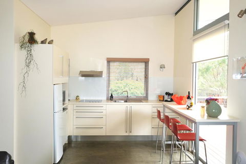 Moriarty Studio - Chic Couples Retreat - Accommodation Port Hedland 2