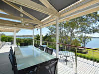 Morisset Bay Waterfront Views Lake House looking over Trinity Marina