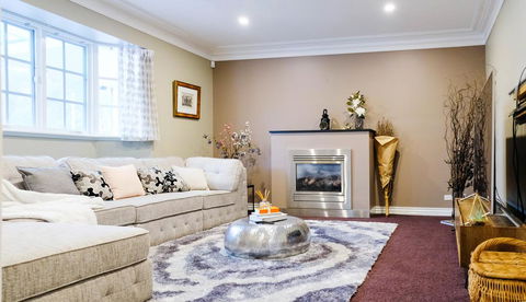 Mountain Retreat Villa - Accommodation Port Hedland 0