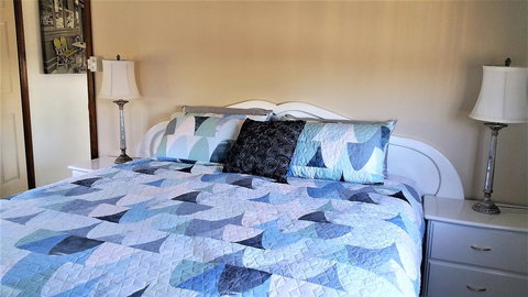 Must Love Dogs B&B & Self Contained Cottage - Accommodation Port Hedland 1