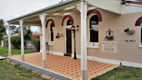 Must Love Dogs B&B & Self Contained Cottage - Accommodation Port Hedland 0