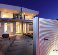 Nautilus Villa Luxury Retreat modern large double beachfront townhouse water views - Accommodation Port Hedland