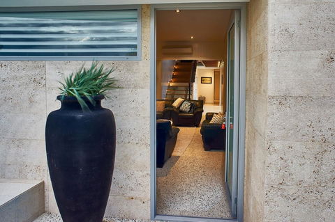 The Urban Beach House - Accommodation Port Hedland 6