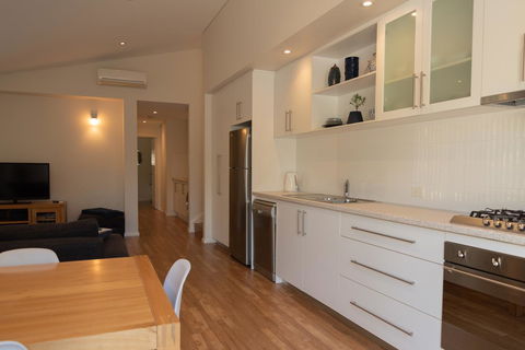 Cape Villas Dunsborough Unit 2 - Accommodation Port Hedland 3