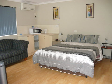 Albany Apartments - Accommodation Port Hedland 0
