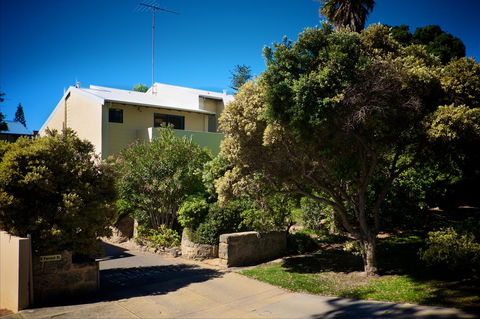 Cottesloe Artist's Beach Retreat - Accommodation Port Hedland 4
