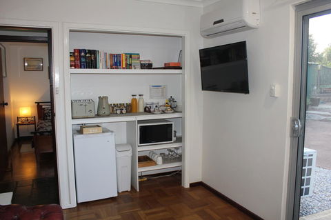 Jacaranda Hideaway Bed & Breakfast - Accommodation Port Hedland 4