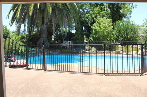 Jacaranda Hideaway Bed & Breakfast - Accommodation Port Hedland 9