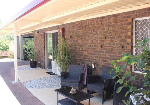 Jacaranda Hideaway Bed & Breakfast - Accommodation Port Hedland 12