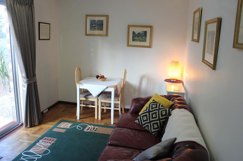 Jacaranda Hideaway Bed & Breakfast - Accommodation Port Hedland 3