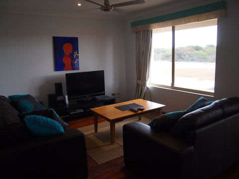 Beach Place @ Leeman - Accommodation Port Hedland 8