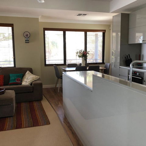 Mullaloo Beachfront Retreat - Accommodation Port Hedland 4