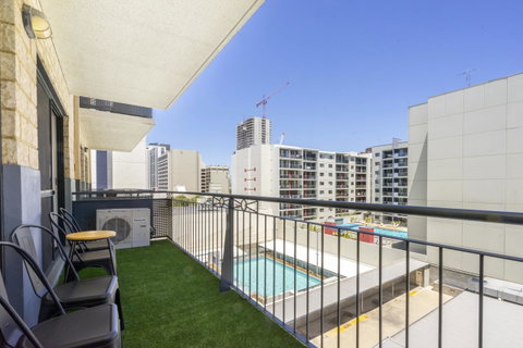 Oversized Eastend Sleeps 6 Free PARKING+POOL WIFI - Accommodation Port Hedland 22
