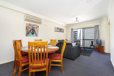 Oversized Eastend Sleeps 6 Free PARKING+POOL WIFI - Accommodation Port Hedland 5