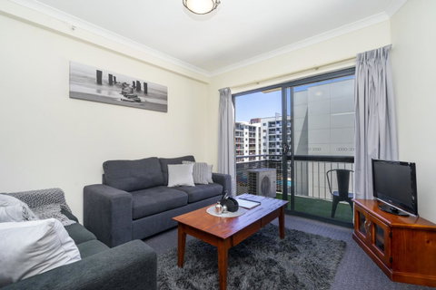 Oversized Eastend Sleeps 6 Free PARKING+POOL WIFI - Accommodation Port Hedland 6