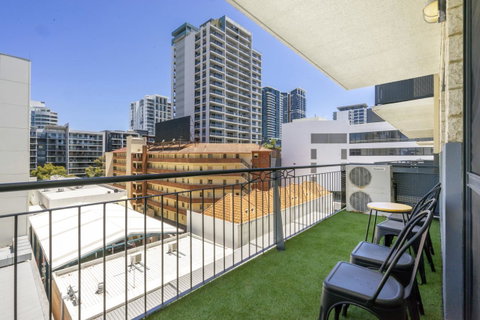 Oversized Eastend Sleeps 6 Free PARKING+POOL WIFI - Accommodation Port Hedland 20
