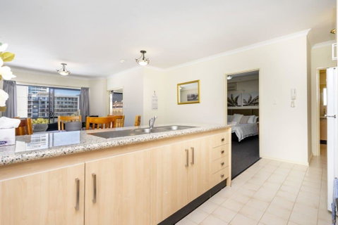Oversized Eastend Sleeps 6 Free PARKING+POOL WIFI - Accommodation Port Hedland 39