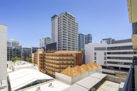 Oversized Eastend Sleeps 6 Free PARKING+POOL WIFI - Accommodation Port Hedland 23