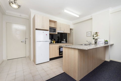 Oversized Eastend Sleeps 6 Free PARKING+POOL WIFI - Accommodation Port Hedland 10