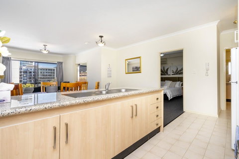 Oversized Eastend Sleeps 6 Free PARKING+POOL WIFI - Accommodation Port Hedland 4