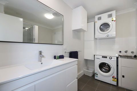 West Beach Lagoon 218 - Outstanding Value! - Accommodation Port Hedland 11
