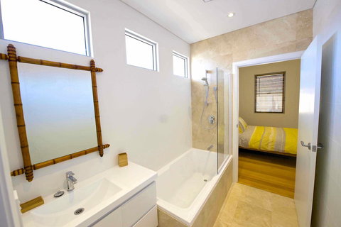 Sunny Blinco Street House - Accommodation Port Hedland 9