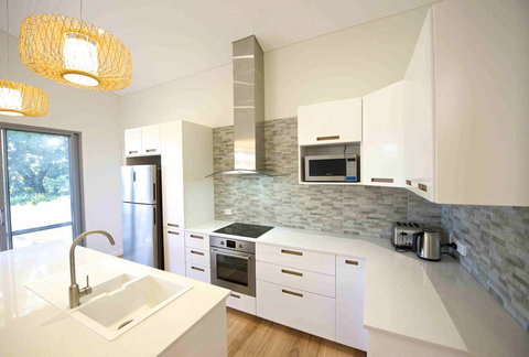 Sunny Blinco Street House - Accommodation Port Hedland 6