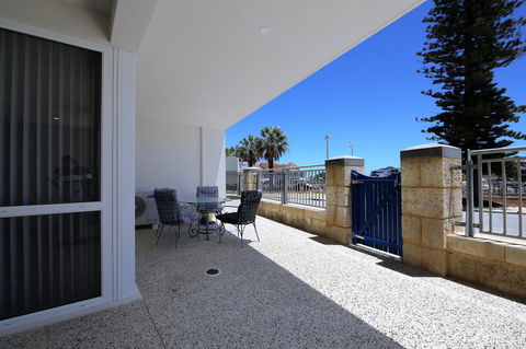 Studio Style Mindarie Marina - Accommodation Port Hedland 12