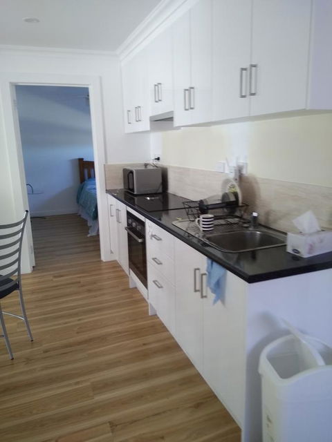 DIANELLA Budget Rooms Happy Place To Stay - Accommodation Port Hedland 33