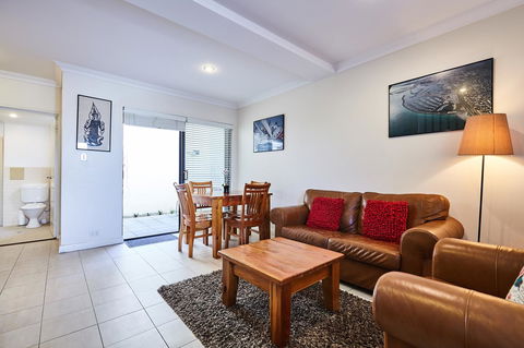Fremantle Townhouse Unit 6 - Accommodation Port Hedland 1