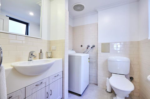 Fremantle Townhouse Unit 6 - Accommodation Port Hedland 3