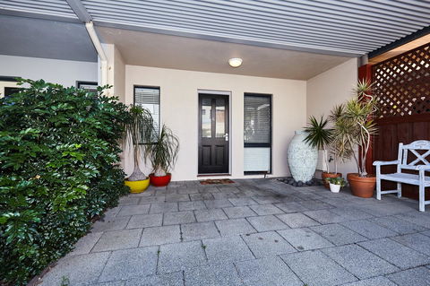 Fremantle Townhouse Unit 6 - Accommodation Port Hedland 11