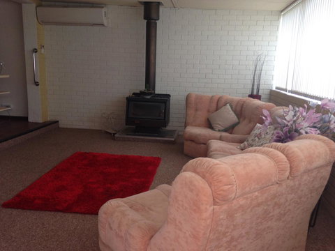 â˜… Stylish Family Home! â˜… - Accommodation Port Hedland 5