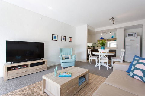 Beachside Living - South Fremantle - Accommodation Port Hedland 1