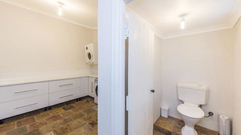 Leisurely Manor - Spacious Three Bedroom Home In Fremantle - Accommodation Port Hedland 12