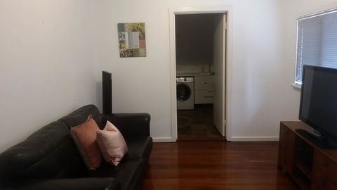 Leisurely Manor - Spacious Three Bedroom Home In Fremantle - Accommodation Port Hedland 11