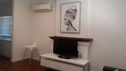 Leisurely Manor - Spacious Three Bedroom Home In Fremantle - Accommodation Port Hedland 6