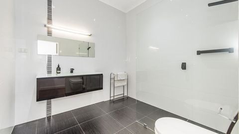 Leisurely Manor - Spacious Three Bedroom Home In Fremantle - Accommodation Port Hedland 8