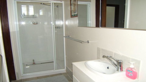 Don\'t Worry Be Happy - Accommodation Port Hedland 10